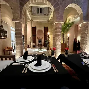 https://riad-malaika.essaouirahotels.net